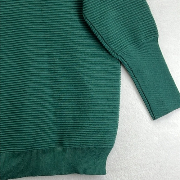 Llama Tail Designs Women’s Custom Pullover Sweater Sz S/M Viscose/Nylon Like New - Picture 5 of 8